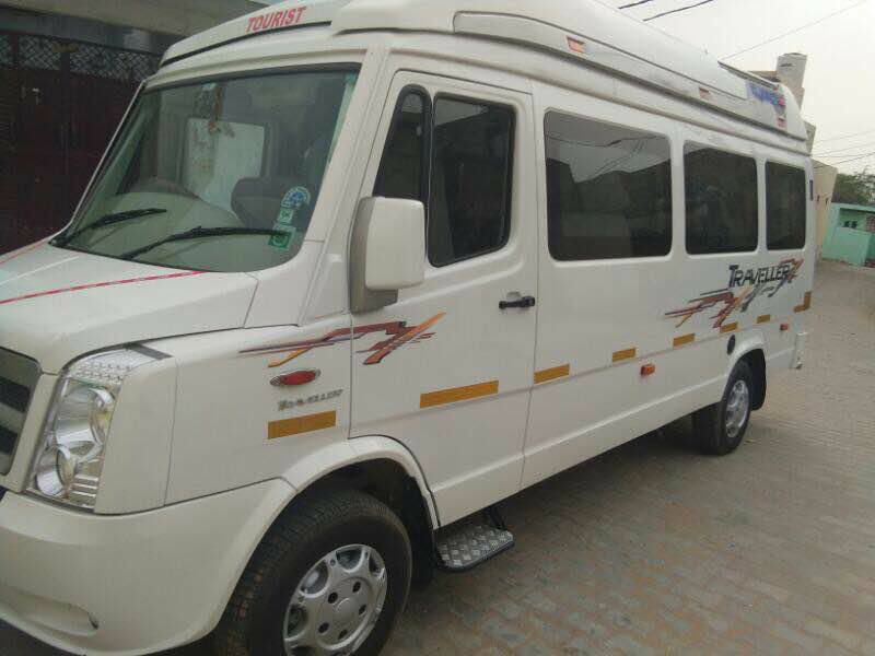 20 Seater Tempo Traveller in Ballabgarh
